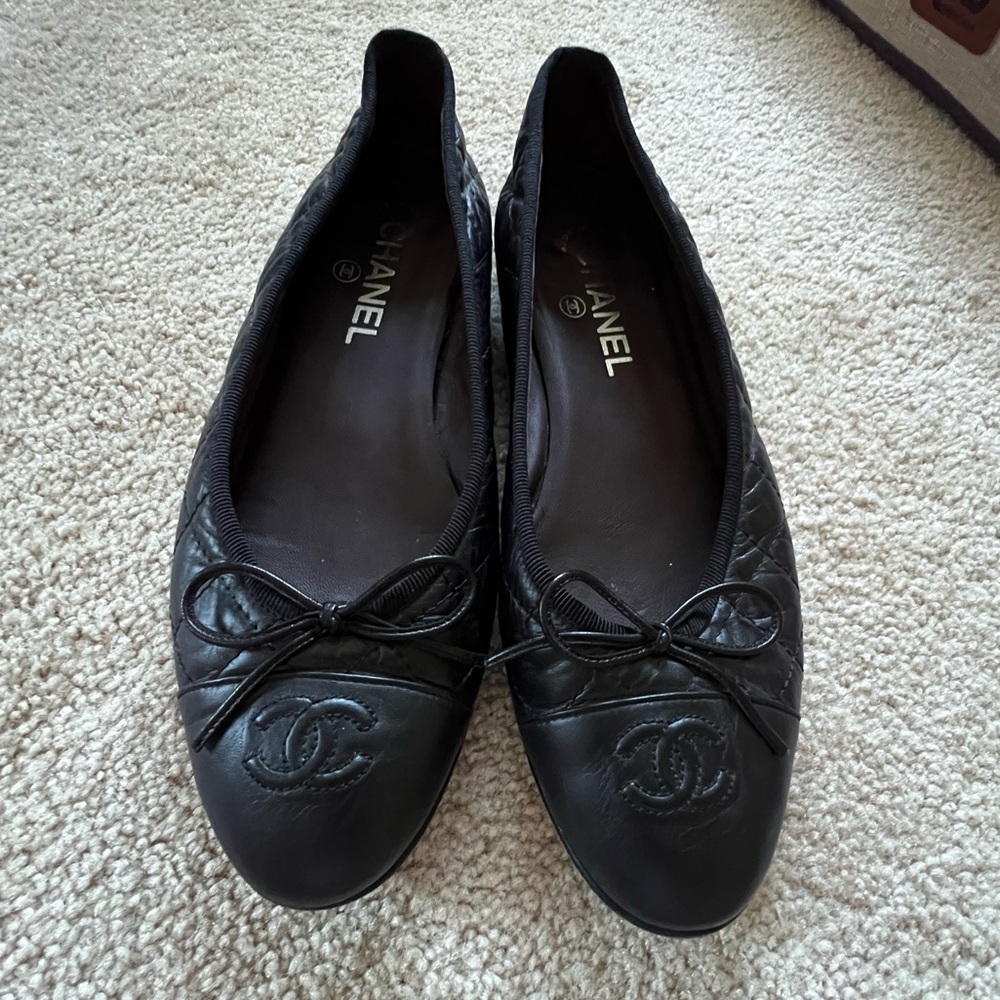 Chanel Black Quilted Leather Ballet Flats - Picture 4 of 6